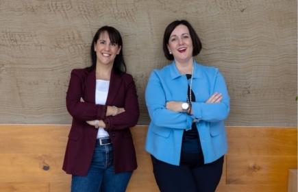 Stärken Führungskräfte in entscheidenden Übergangsphasen: Rot. Sabrina Huber (links) und Eliane Frei